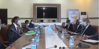 Kenyan and Somali officials meet in Mogadishu
