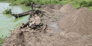 Kisumu sand harvesters