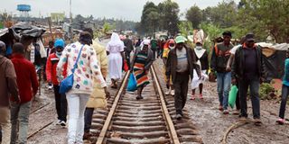 Kibera residents without masks