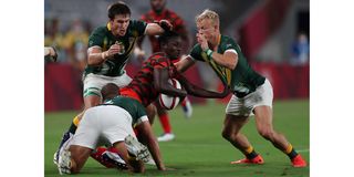 Kenya's Eden Agero (centre) escapes South Africa's defence