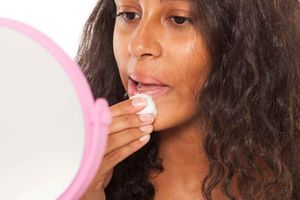 Signs of sensitive skin include redness, dry patches, itchiness, or tightness.