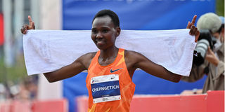 Ruth Chepng'etich wins Chicago Marathon