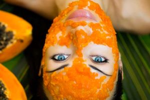 Anti-inflammation properties in turmeric will prevent scarring and reduce redness.