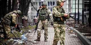 Russian soldiers in a street in Mariupol