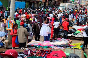 Second-hand clothe buyers and sellers at Gikomba market