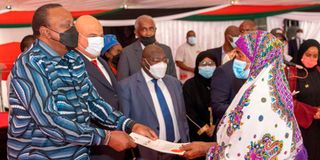 President Uhuru Kenyatta issuing title deeds