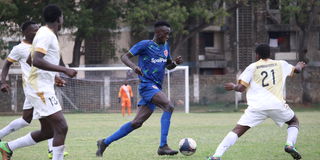 Adikinyi Fabien (centre) of Murang'a Seal dribbles past Abdul Amin Mwakanzika of Mombasa Elites 