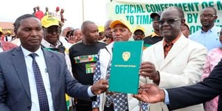 Meru Governor Kiraitu Murungi displays the Timau Municipality Charter.