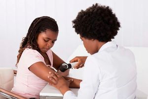 WHO recommends the use of antibiotics prescribed by a qualified health professionals for mild cases of pneumonia