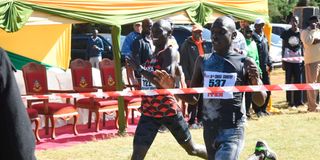 Emmanuel Wanyonyi (right) beats Abel Kipsang to the tape
