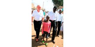 Dr Gabriele Rosa and Paul Tergat