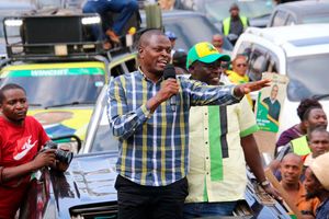 Kiharu MP Ndindi Nyoro addresses wananchi at Mukurweini town in Nyeri county