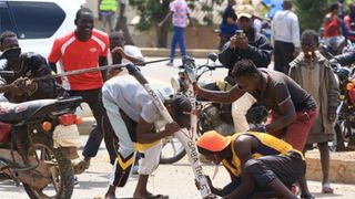 Protesters use a large home-made catapult kisumu maandamano