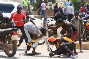 Protesters use a large home-made catapult kisumu maandamano