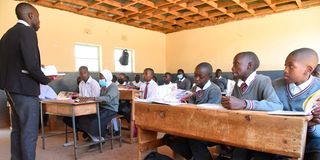 Teacher, Alfred Rotich, takes Junior Secondary School students at Kapsoya Primary School in Eldoret town, Uasin Gishu County