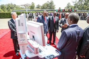 Former President Uhuru Kenyatta and his then deputy William Ruto inspect medical equipment