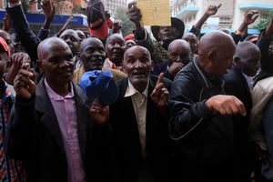 Members of Drumvale Farmers Cooperative Society protest at the delayed determination of a case 