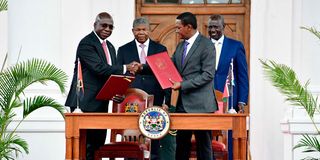 President of Angola Joao Lourenco (left) and President of Kenya William Ruto