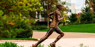 A bronze statue of Eliud Kipchoge 
