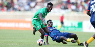 Gor Mahia's Rooney Onyango (left) vies for the ball with Murang‘a Seal's Denis Kweyu