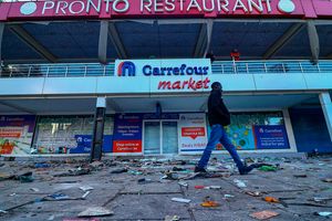 Carrefour Supermarket 