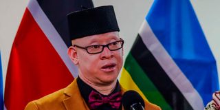  Isaac Mwaura