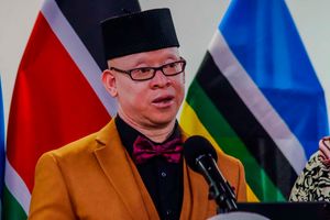  Isaac Mwaura