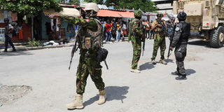 Kenyan police officers