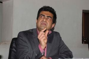  Kamlesh Pattni