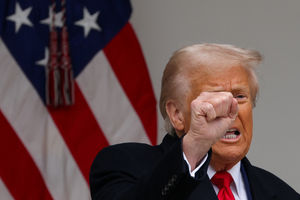 2025-04-02T213621Z_1056564244_RC2XPDAZGDSP_RTRMADP_3_USA-TRUMP-TARIFFS