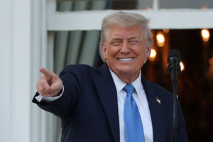 2025-06-04T233540Z_1284321406_RC2UVEANOEVK_RTRMADP_3_USA-TRUMP