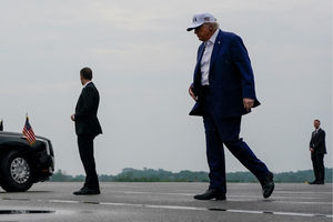 2025-06-06T221559Z_1845694360_RC2AXEAVM07H_RTRMADP_3_USA-TRUMP