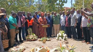 Uhuru Kenyatta visits the grave of the late Raila Odinga