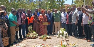 Uhuru Kenyatta visits the grave of the late Raila Odinga