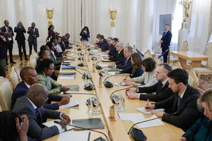 Russian Foreign Minister Sergei Lavrov shakes hands with Kenyan Foreign Minister Musalia Mudavadi 