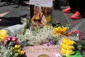2026-08-25T202056Z_2101145275_RC2W5NA445WN_RTRMADP_3_PEOPLE-DOLLY-PARTON