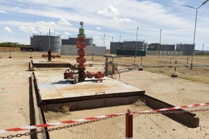 Amosing oil well 